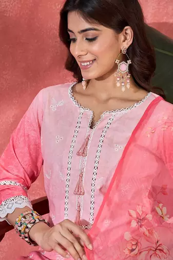 Women pink pure cotton embroidered kurta set