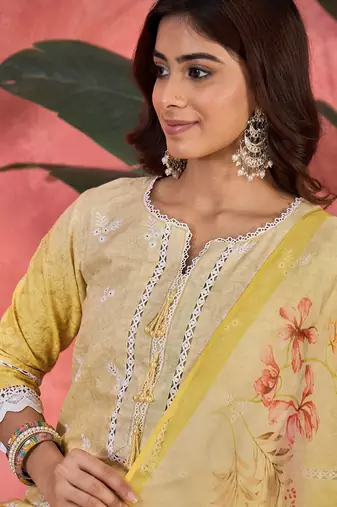 Women yellow pure cotton embroidered kurta set