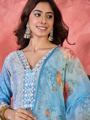 Women blue pure cotton embroidered kurta set 5