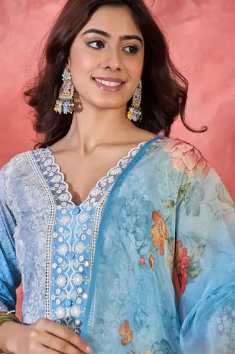 Women blue pure cotton embroidered kurta set