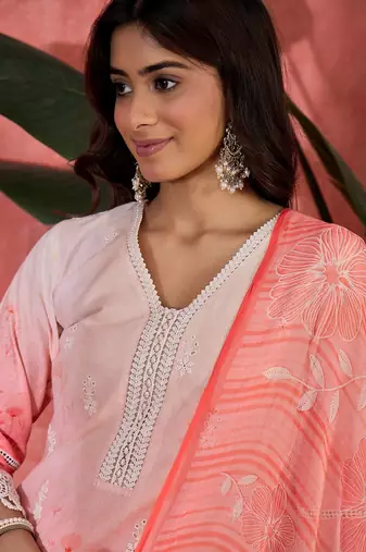 Women peach pure cotton embroidered kurta set
