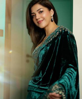 Women green embroidered viscose velvet saree 2