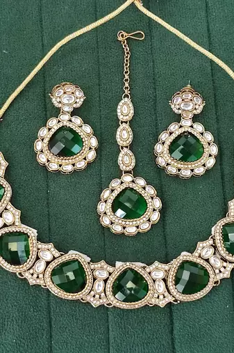 Emerald green kundan necklace set with earrings and maang tikka