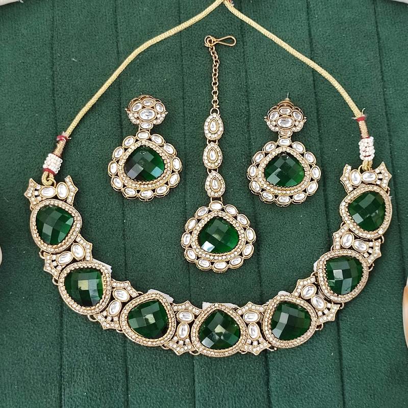 Emerald green kundan necklace set with earrings and maang tikka