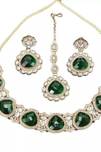 Emerald green kundan necklace set with earrings and maang tikka