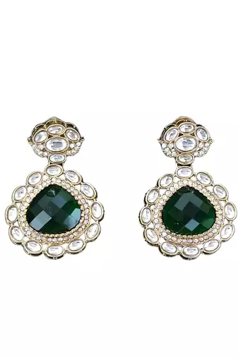 Emerald green kundan necklace set with earrings and maang tikka