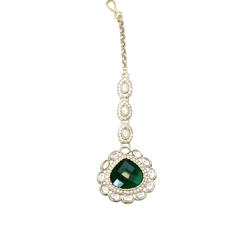 Emerald green kundan necklace set with earrings and maang tikka 5