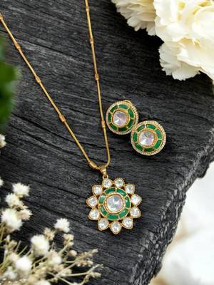 Traditional kundan & green meenakari pendant necklace set with matching stud earrings for women 2