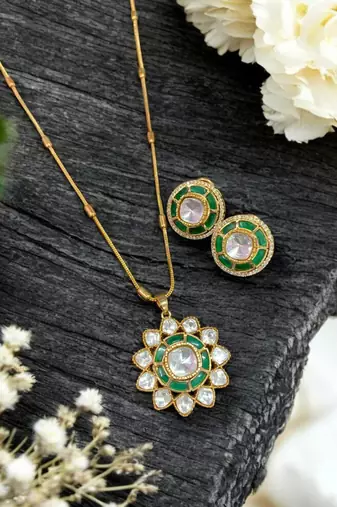 Traditional kundan & green meenakari pendant necklace set with matching stud earrings for women