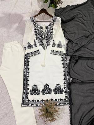 Black and white embroidered kurta set 2