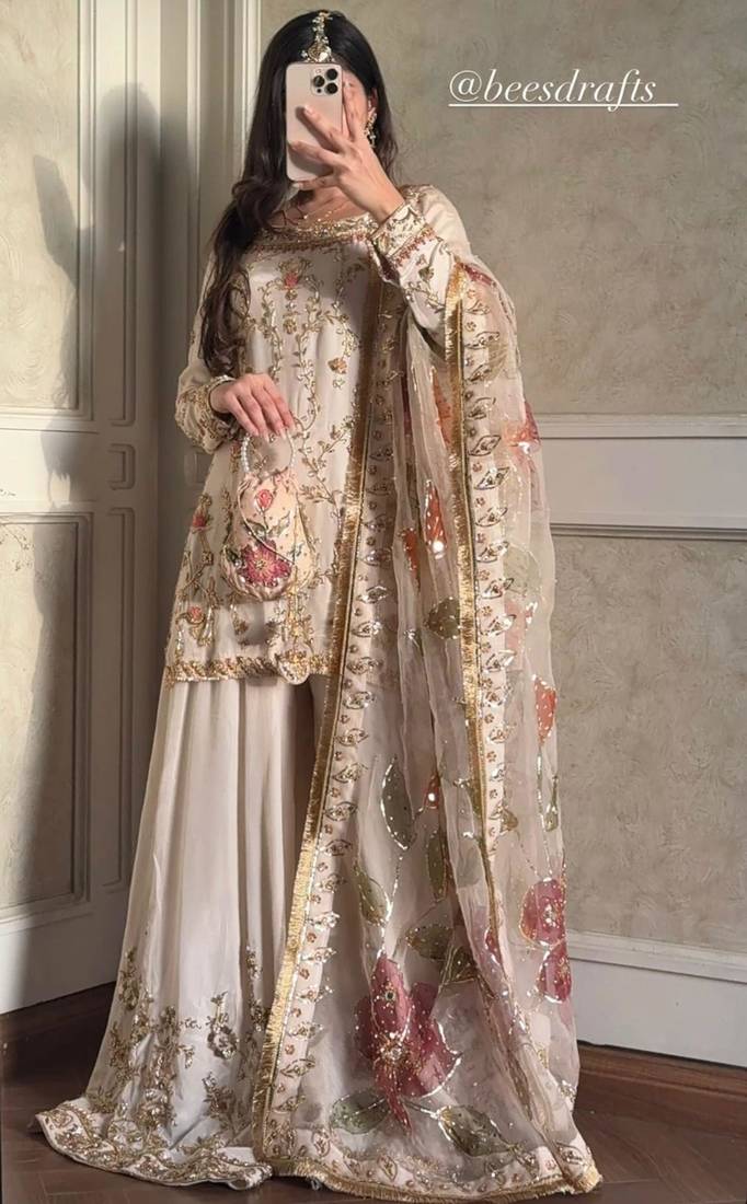 Off-white embroidered suit set