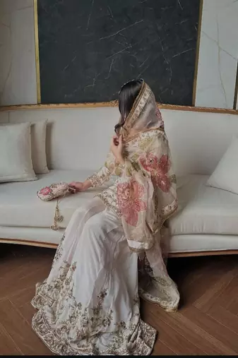 Off-white embroidered suit set