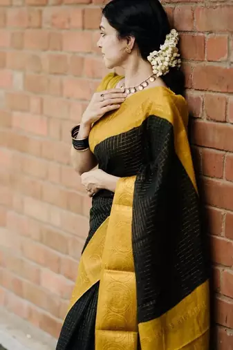 New Banarasi Soft Silk Black Color Women's Saree With Blouse Set
