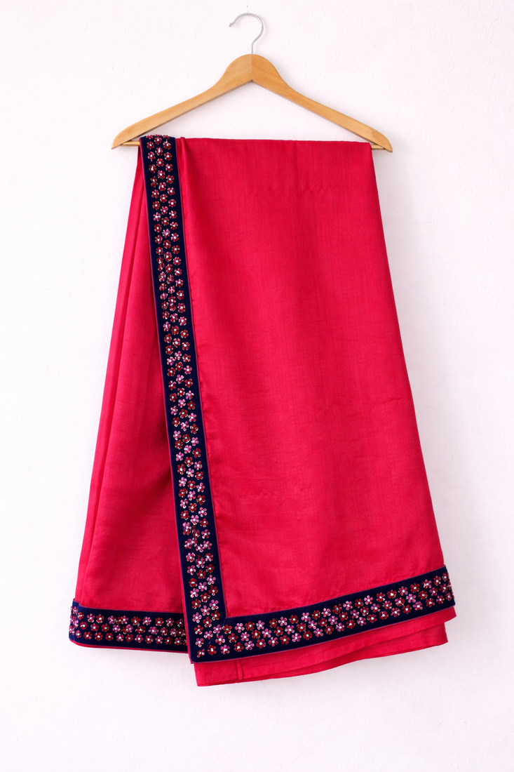 Solid gulabi saree with border (Without Blouse)