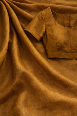 Golden maheshwari tissue saree with unstitched blouse 3