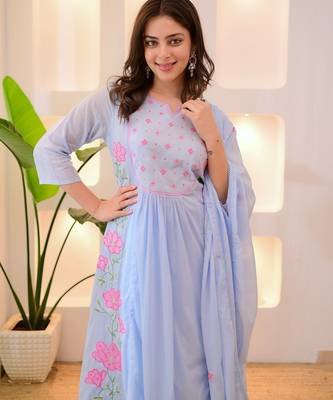 Women's lavender silk sequin embroidered kurta pant set with organza dupatta 4