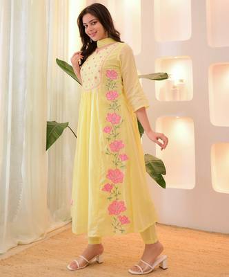 Women's pink silk sequin embroidered kurta pant set with organza dupatta 1
