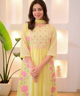 Women's pink silk sequin embroidered kurta pant set with organza dupatta 3