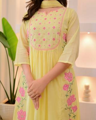 Women's pink silk sequin embroidered kurta pant set with organza dupatta 4