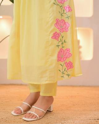 Women's pink silk sequin embroidered kurta pant set with organza dupatta 5