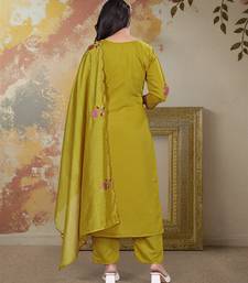 Mehendi green chanderi silk sequin kurta set with embroidered organza dupatta