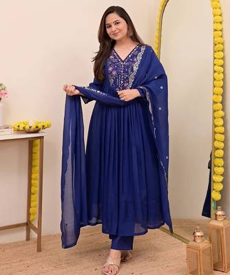 Navy blue chanderi silk sequin kurta pant set with embroidered chanderi dupatta 2