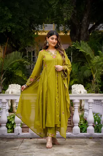 Mehendi green chanderi silk sequin kurta set with embroidered organza dupatta