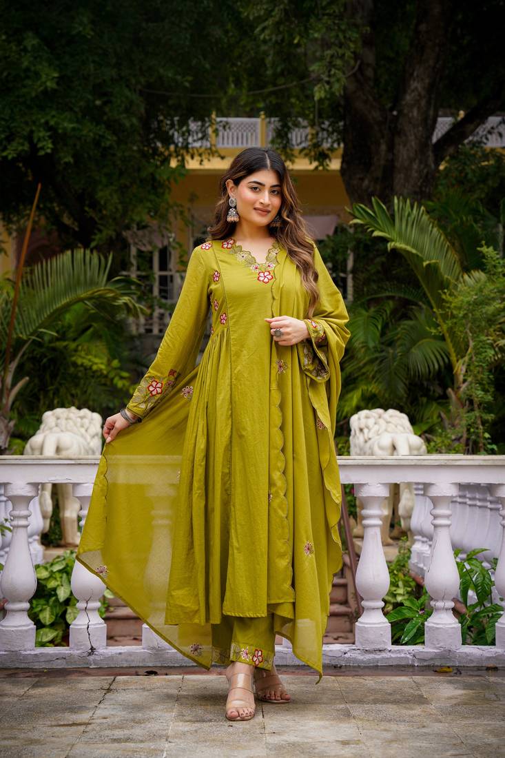 Mehendi green chanderi silk sequin kurta set with embroidered organza dupatta