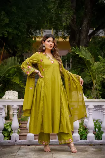 Mehendi green chanderi silk sequin kurta set with embroidered organza dupatta