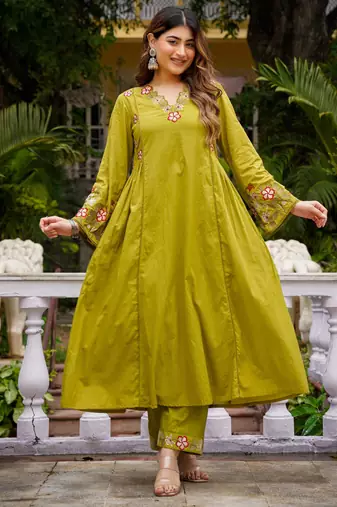 Mehendi green chanderi silk sequin kurta set with embroidered organza dupatta