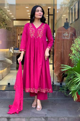 Pink chanderi silk sequin v-neck kurta set with embroidered chanderi dupatta