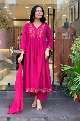 Pink chanderi silk sequin v-neck kurta set with embroidered chanderi dupatta
