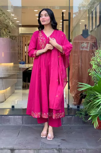 Pink chanderi silk sequin v-neck kurta set with embroidered chanderi dupatta