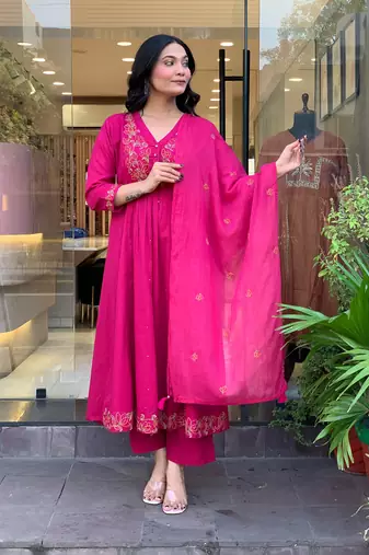 Pink chanderi silk sequin v-neck kurta set with embroidered chanderi dupatta