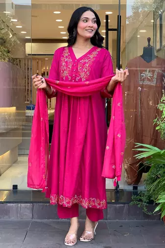 Pink chanderi silk sequin v-neck kurta set with embroidered chanderi dupatta