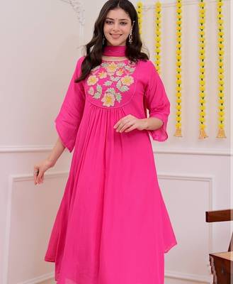Pink chanderi silk sequin kurta pant set with embroidered organza dupatta 5