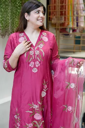 Dark pink chanderi silk sequin v-neck kurta set with organza dupatta