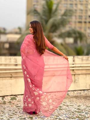 Pink thread embroidery floral work  organza    party wear elegant style  designer saree  with blouse piece 2
