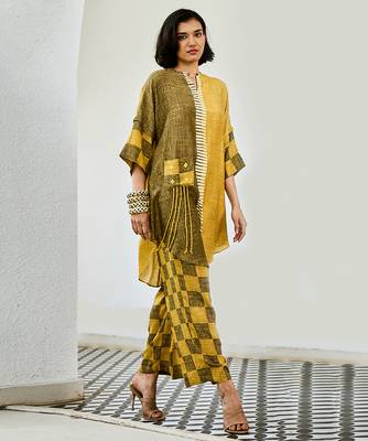 Mustard yellow printed linen kurta set 3