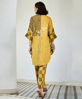 Mustard yellow printed linen kurta set 4