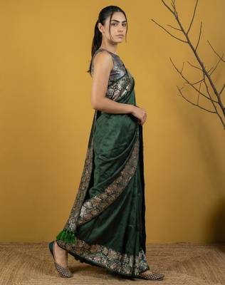 Dark green digital print floral work silk blend   traditional elegant style printed saree with blouse piece 3