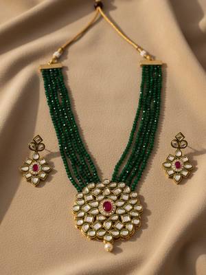  women gold plated green kundan jewellery set 2