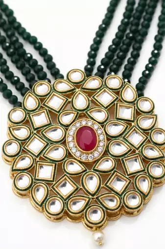  women gold plated green kundan jewellery set