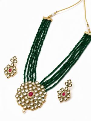  women gold plated green kundan jewellery set 5