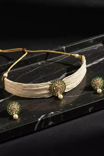  women gold plated white kundan jewellery set