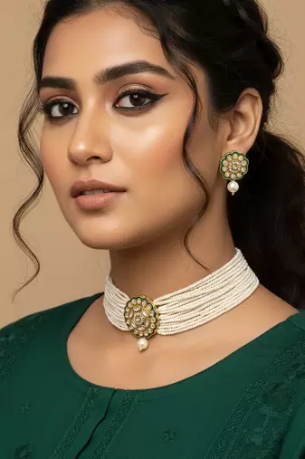  women gold plated white kundan jewellery set