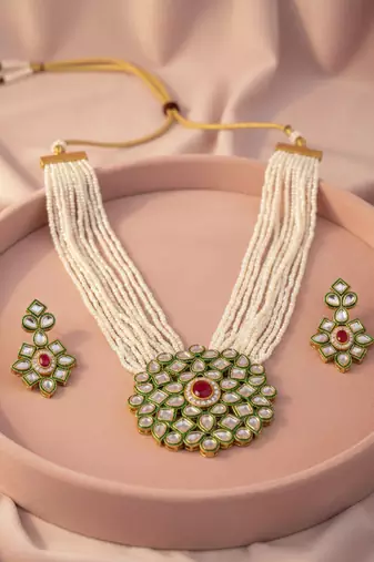  women gold plated white kundan jewellery set