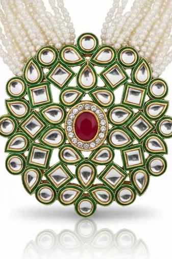 women gold plated white kundan jewellery set