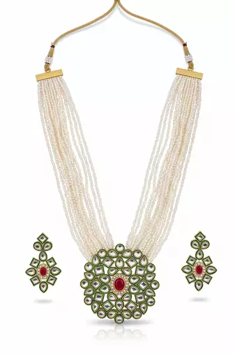  women gold plated white kundan jewellery set