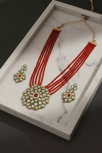  women gold plated red kundan jewellery set